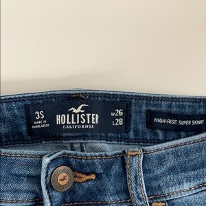 Hollister ripped jeans, size 3 Short